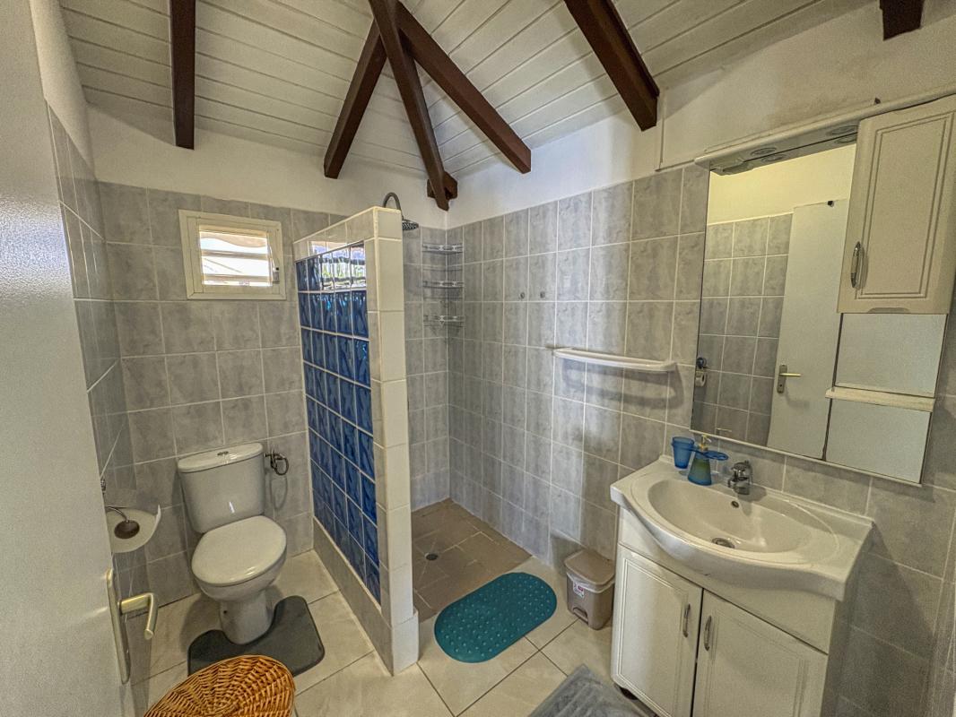 16.Location villa piscine St François Guadeloupe_Salle de douche